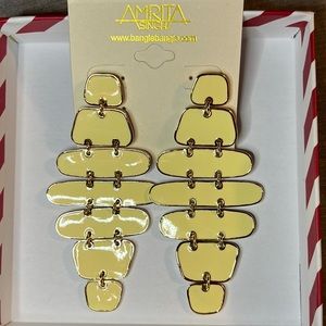 NWT Amrita Singh Ivory dangled earrings